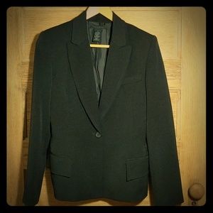 black fitted blazer